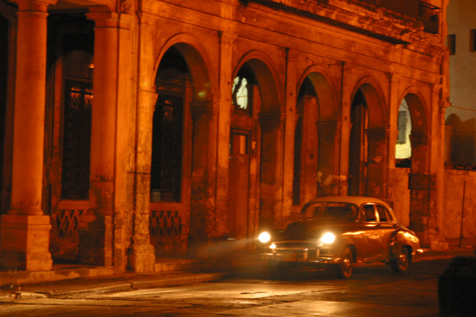 CAR WITH ARCHES