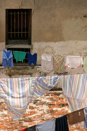 CUBAN CLOTHES DRYER